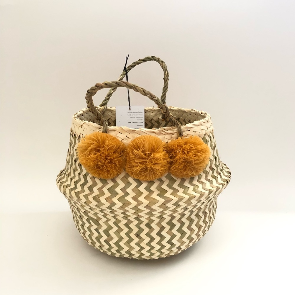 Xinh & Co. Natural seagrass basket